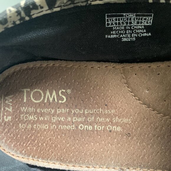 TOMS Classic Canvas Slip On Flats Loafer W7.5 Khaki & Beige Patterned 111C - Picture 9 of 10